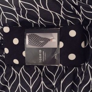 Torrid Crop Leggings size 3 (22-24) - (2 pairs)1 Black / 1 Polka Dot